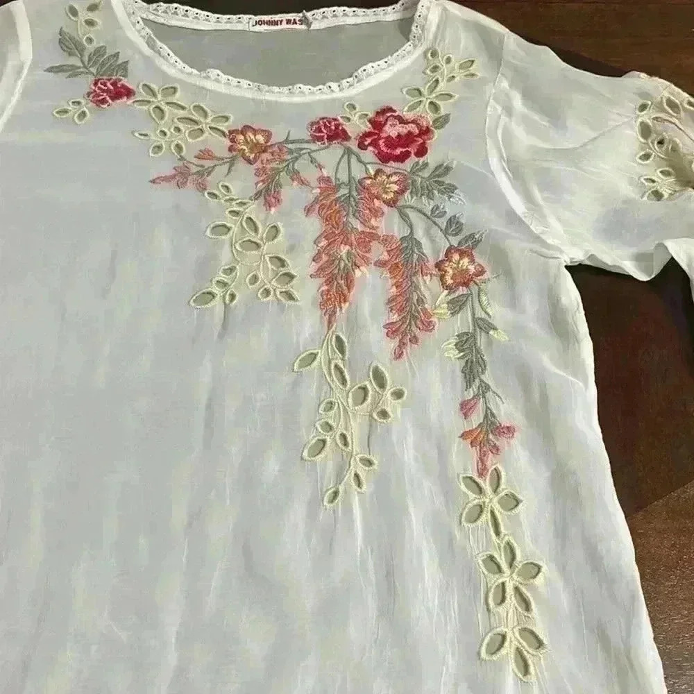 Johnny Was Belina Tunic White Floral Embroidered Top eyelet details - Picture 7 of 16